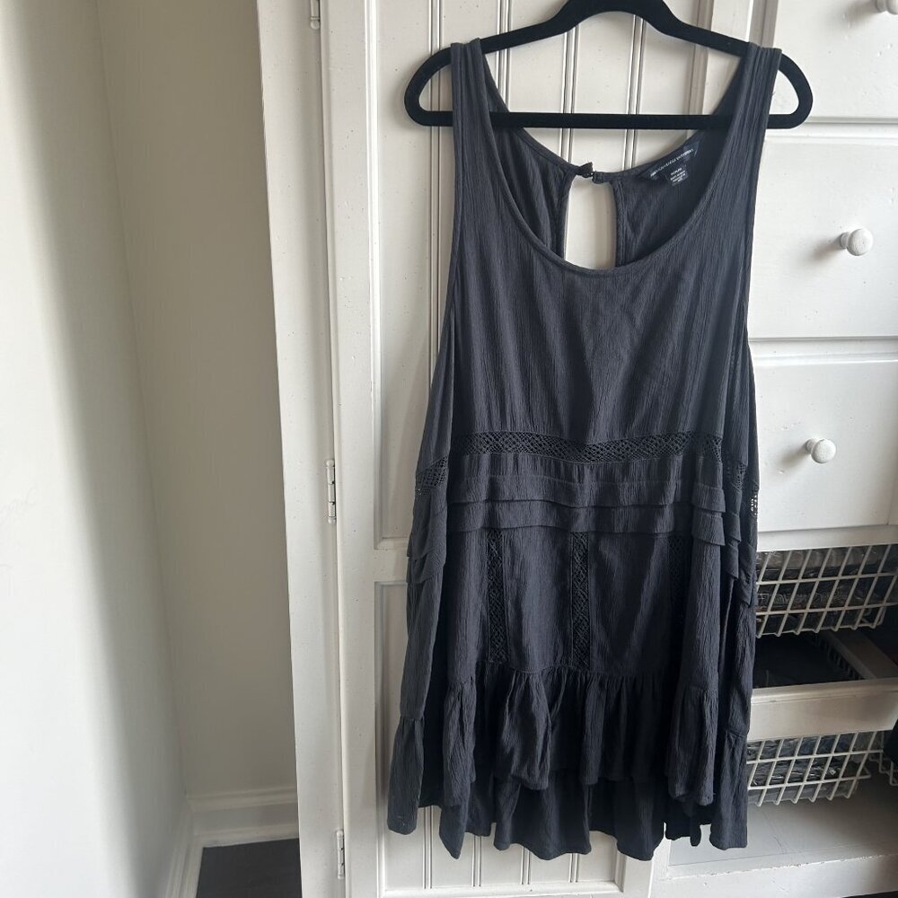 American Eagle Outfitters Black Sleeveless Tiered Tank Top